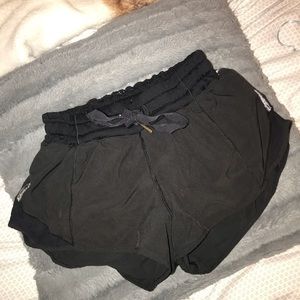 black lululemon shorts